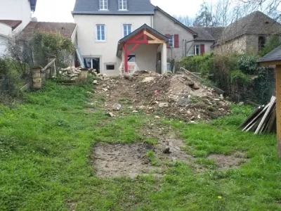 Nivellement du terrain après terrassement en vue d’une création de jardin