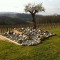 Aménagement de talus et création d’un massif avec jardinière bois, minéraux et plantation d’un olivier réalisé à Monein (64)